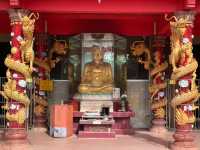Wat Machimmaram (Sitting Buddha)