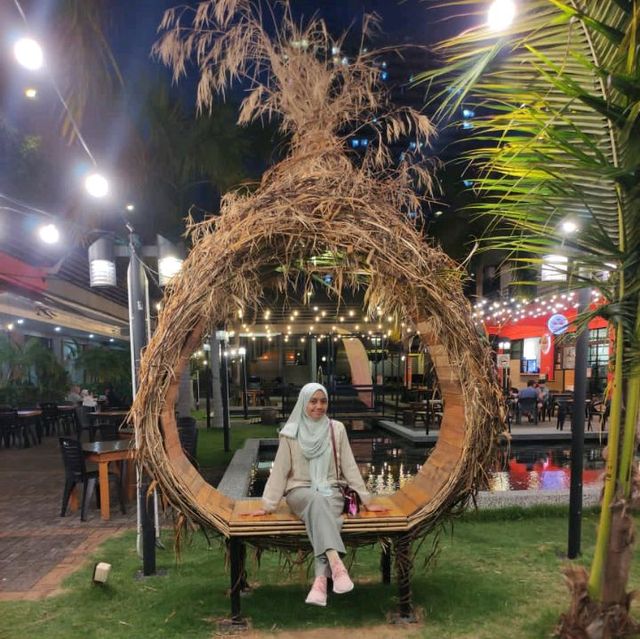 a night walk at Malacca :') 