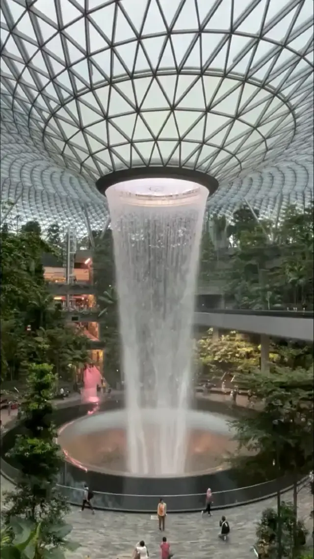 【絶景】一度は見てみたい光景　at Jewel Changi