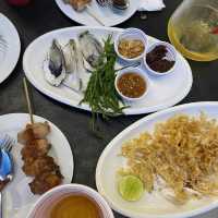 ลานเบียร์ หน้าโรงแรมพลายพลัส ระยอง