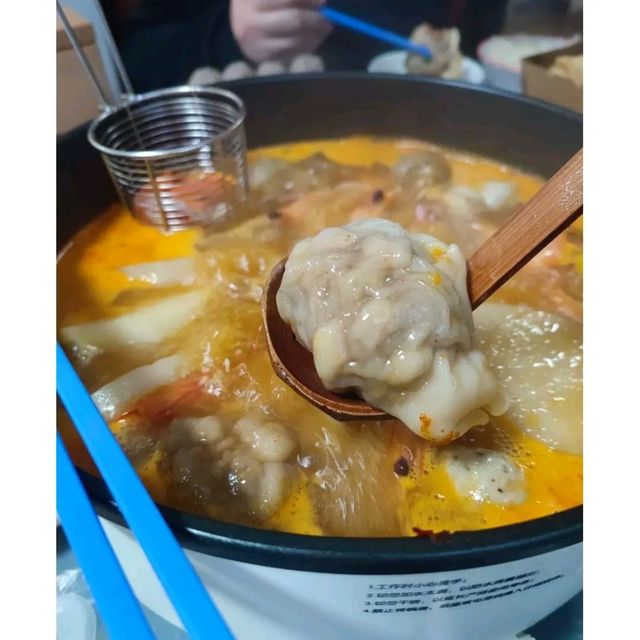 荃灣一間人氣爆登嘅餃子屋！