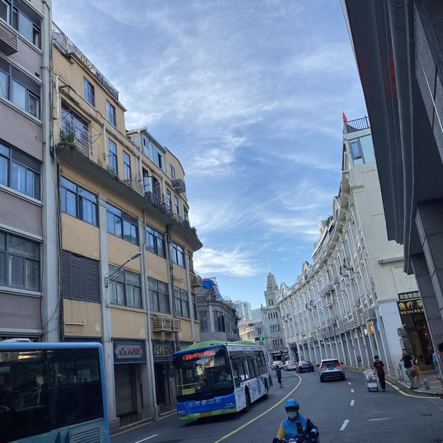 lets take a walk  in the tidiest city😃