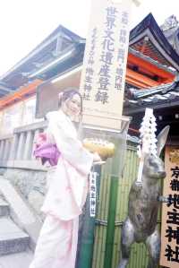 Go to Japan 🇯🇵 and wear a kimono 👘 for tourism