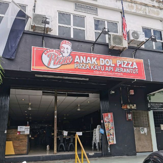 Pizza Kayu Api Anak Dol, Jerantut