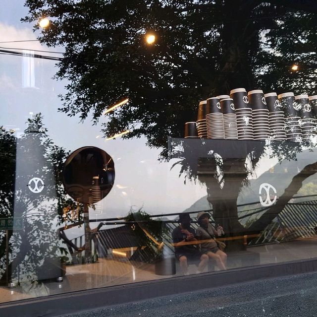 九份老街內 世界咖啡拉花冠軍開的店 CHLIV