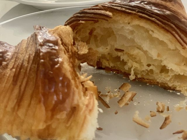 《不能用文字形容的牛角包》🥐