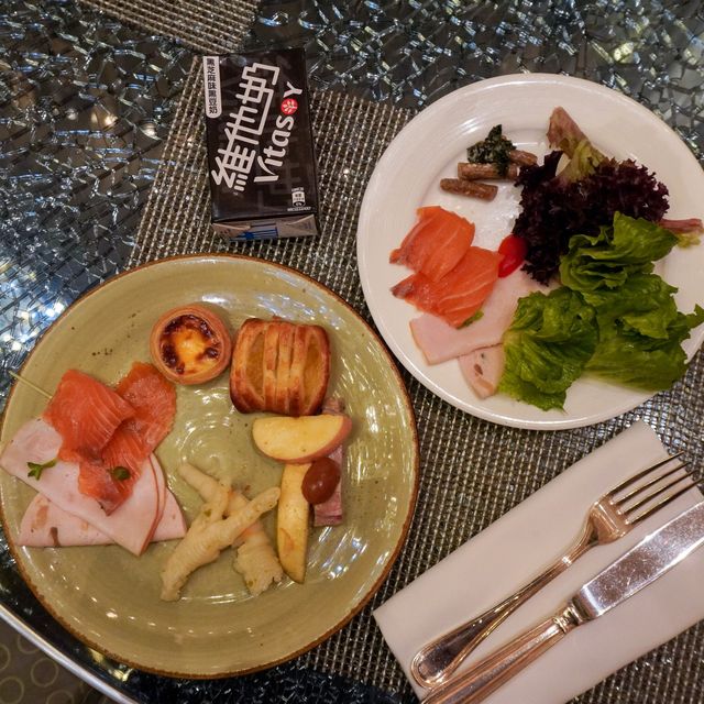 【酒店住宿一晚包的自助早餐】