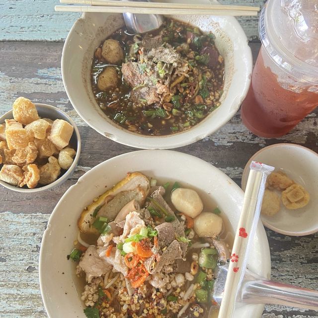 ก๋วยเตี๋ยวเรือ ตลาดน้ำดำเนินสะดวก