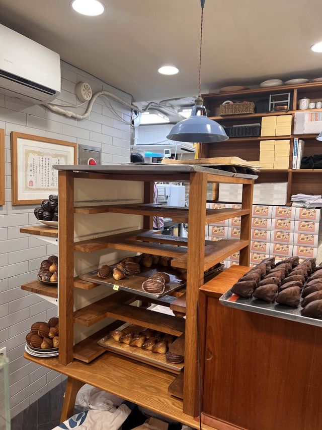 韓国/ソウル【新沙】青の建物がかわいい💙おしゃれな洋菓子専門店