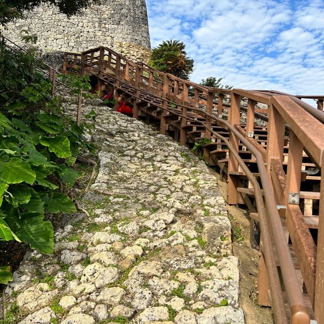 【沖縄・本島】絶景‼️海に囲まれた城跡