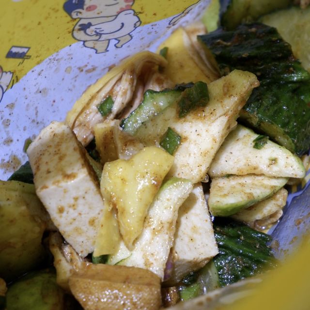 滷肉飯有驚喜過人氣鹽水雞😅