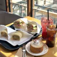 연남동 따뜻한 분위기의 카공하기 좋은 조용한 카페 <cafe 105>