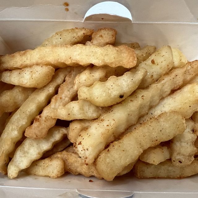 味道吸引的韓式炸雞小店