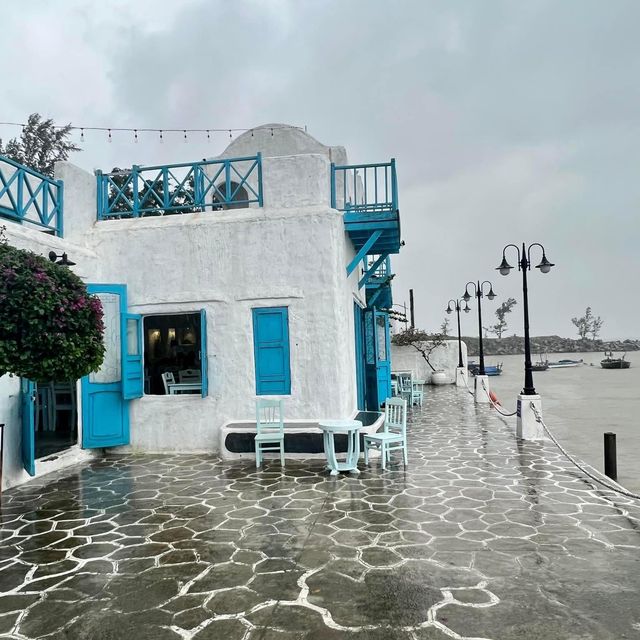 Santorini-inspired cafe in Da Nang