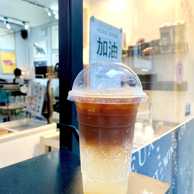 既是咖啡店又是滿有香港特色嘅藝術館