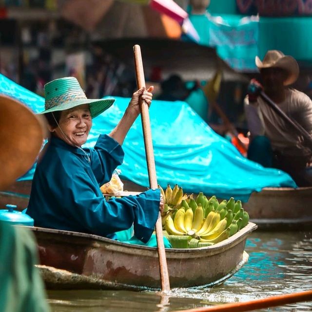 FLOATING MARKET