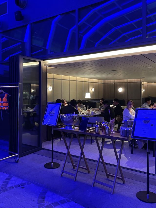 프랑스 느낌이 가득한 바 “풀하우스테라스”