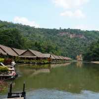 สุข สงบที่  River Kwai Jungle Raft 