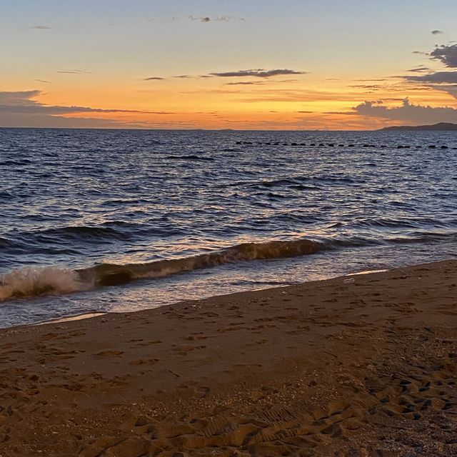 ชายหาดจอมเทียนยามเย็น พัทยา