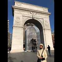 พาไปถ่ายรูปกับ Washington Square Arch กันค่ะ