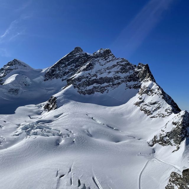 登上全歐洲最高嘅雪山🏔️少女峰👩🏻