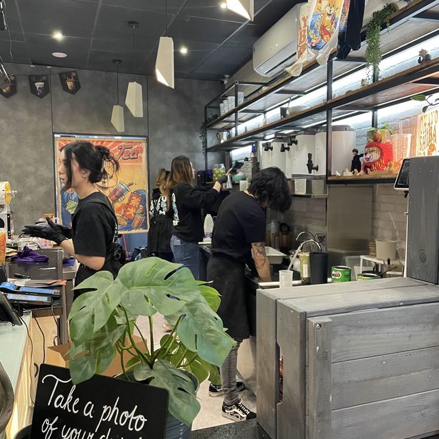 英國曼徹斯特 特色茶飲店 有超可愛嘅柴犬燒