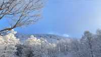 Climbed to the summit of Mount Ryoukou in Japan, one of the 100 famous mountains, during the severe winter season.