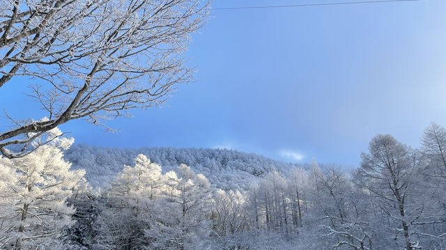 Climbed to the summit of Mount Ryoukou in Japan, one of the 100 famous mountains, during the severe winter season.