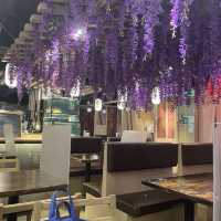 滿佈紫藤花的日式居酒屋