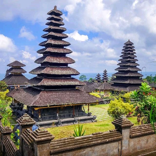 BASAKIH TEMPLE, BALI