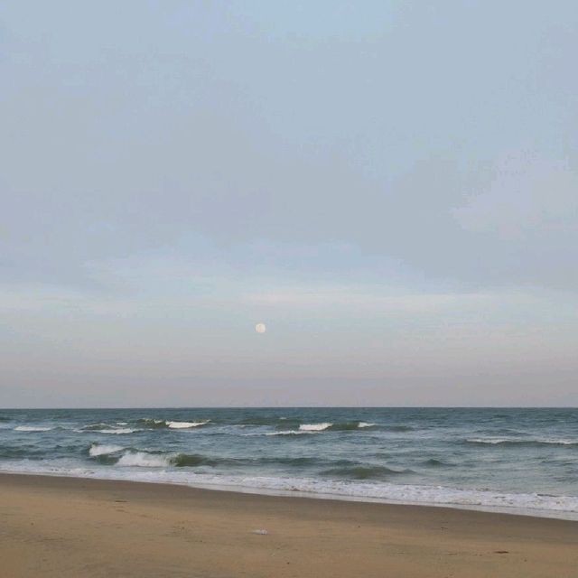 ทะเลชายหาดบ้านกรูด เงียบ สงบ เป็นส่วนตัวมาก 