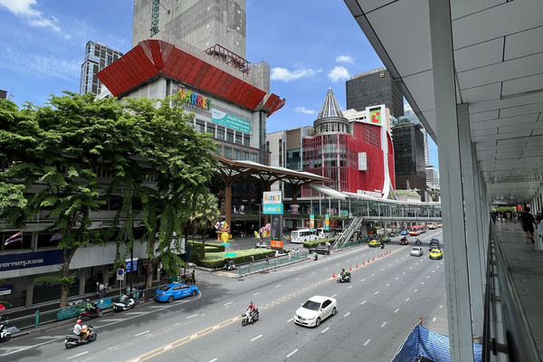 Ratchaprasong R Walk R Walk (Ratchaprasong SkyWalk) | Trip.com กรุงเทพฯ
