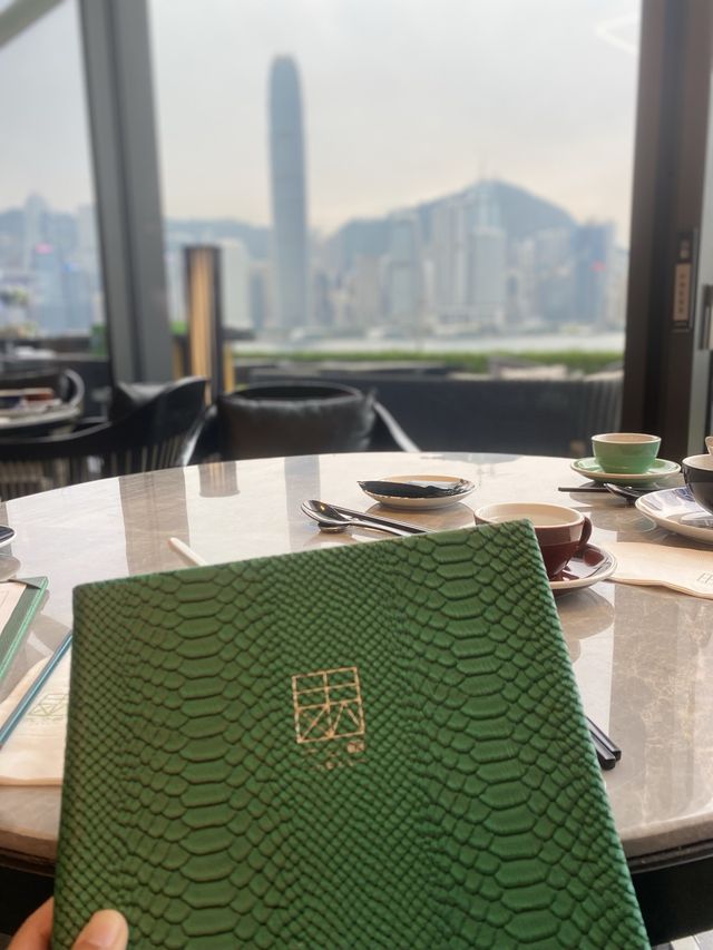 飽覽維港景色 享受特色中菜