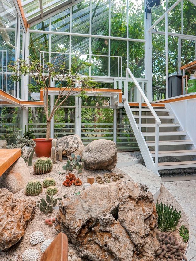 Botanist activity space & café