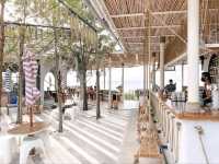 คาเฟ่ติดทะเล ที่พัทยา @ The Lunar Beach House Patt