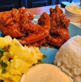𝗚𝗥𝗨𝗠𝗣𝗬 𝗝𝗢𝗘
(𝗗𝗔𝗚𝗨𝗣𝗔𝗡 𝗖𝗜𝗧𝗬)

I am glad that the popular Grumpy Joe is now here in Pangasinan. I so love the stunning interior design of this branch. It is very classy and worth a spot on your IG.

Grumpy Joe serves American style pasta, pizzas, burgers, salads and wings. Their food is usually good for sharing. We ordered their bestseller 5 Cheese Pizza, Lasagna, Grumpy Joe Special Burger, and Mozarella Sticks. We also tried their Half Oven Baked Chicken and Buffalo Wings. Had Peach and Mango Yoghurt Smoothie and Iced Ube Latte. 

The place is usually packed so you really have to wait. 

They are located at Newtown Plaza along Old De Venecia Rd Dagupan City. They are open from 10 AM to 8:30 PM.
 #philippines 
#foodieheaven