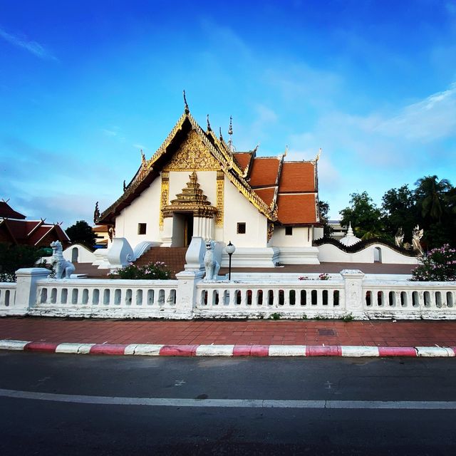 มุมเด็ดพระอาทิตย์ขึ้น ที่วัดภูมินทร์ 