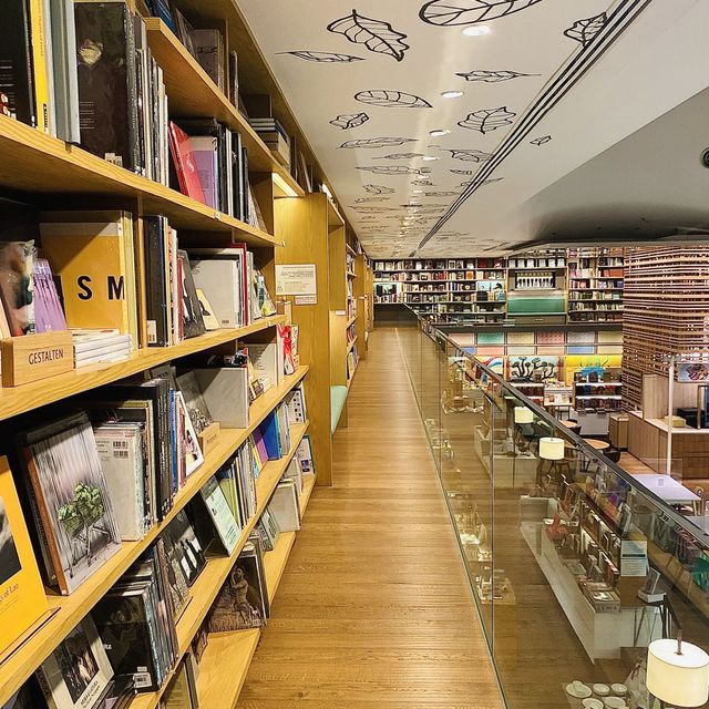 시티뷰와 함께하는 고층의 고급 Book Cafe 📚☕️