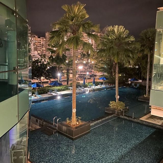 Luxurious pool at Sentosa Cove 
