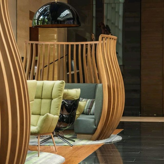 โรงแรมสวยกลางกรุงเทพ มุมนั่งเล่นทำงานเพียบ