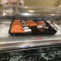 香港迪士尼酒店食自助餐好開心呀～