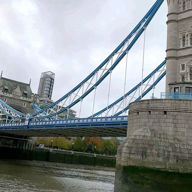 Under the London Bridge