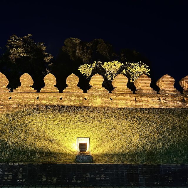 กำแพงเมืองเก่า