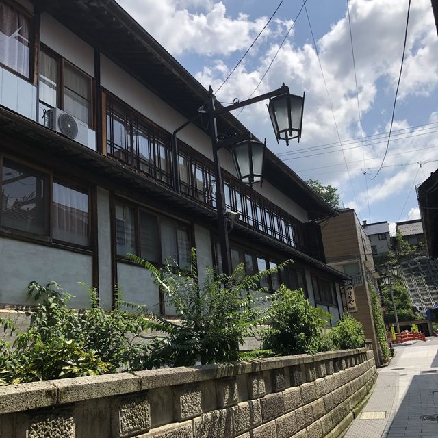 【渋温泉①】「九湯巡り」が有名な温泉街。