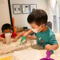 《超高質遊戲室|體驗各行各業|幼兒老師引導探索》