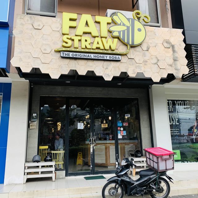 【スラバヤ】ハチミツたっぷりドリンク　“FAT STRAW”