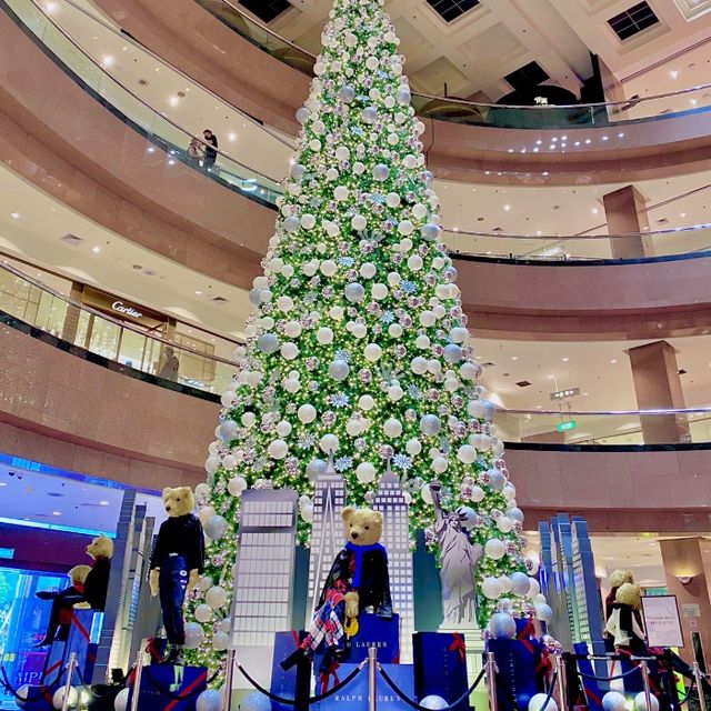 Christmas Trees Galore along Orchard Road 🎄