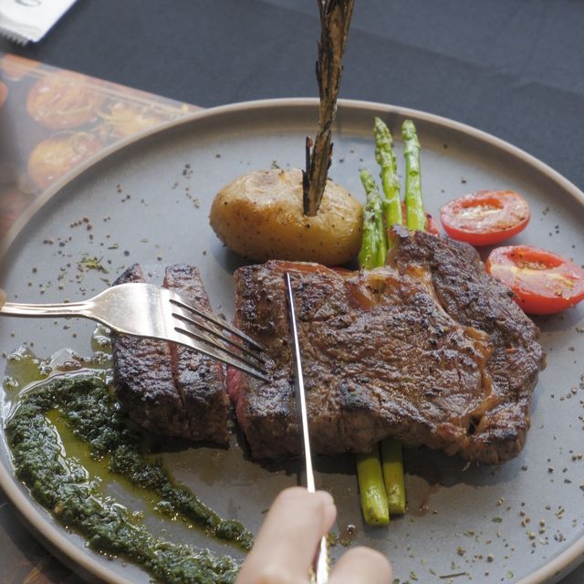 上環西餐飯堂，肉眼扒多汁又有炭香  