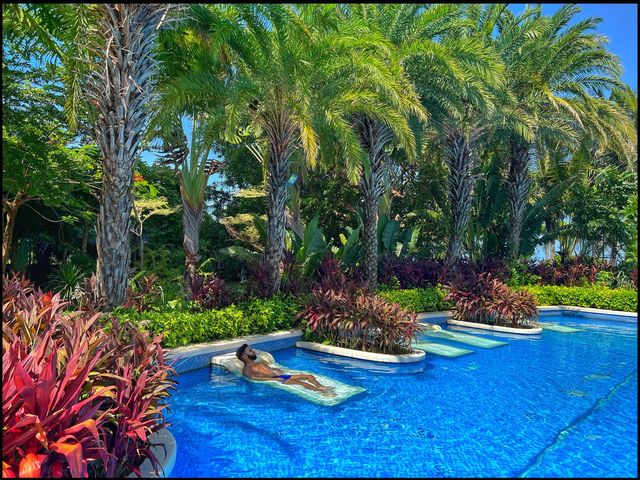 Infinity pool at Phoenix Island Resort 