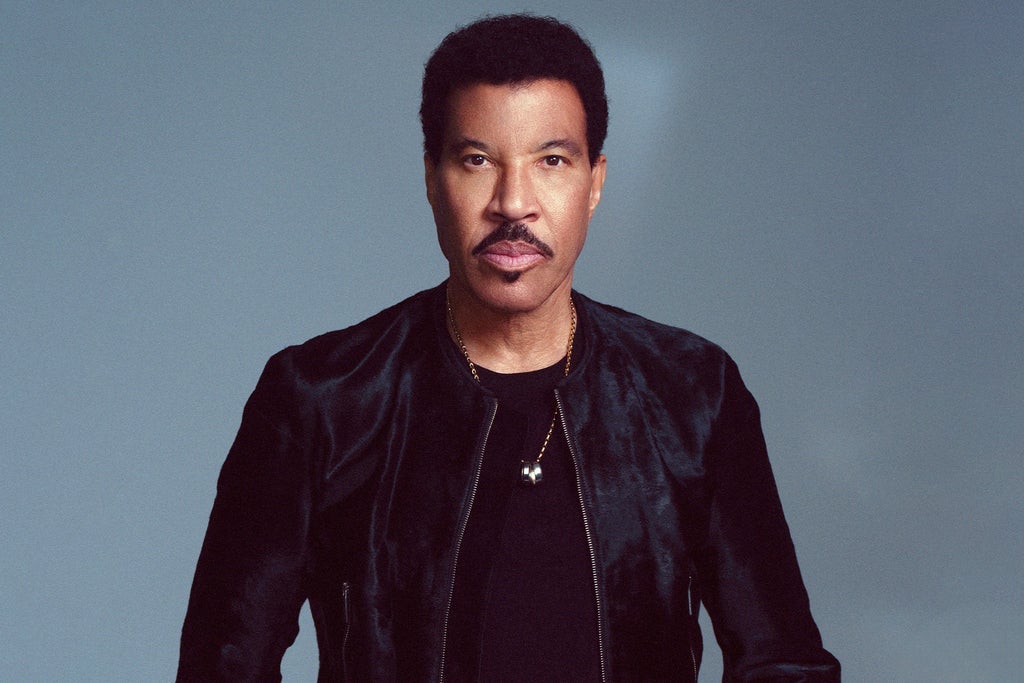Lionel Richie and Earth, Wind & Fire - Sing a Song All Night Long (Columbus) | Schottenstein Center